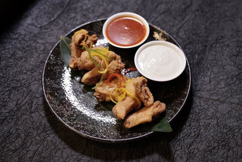 Crispy wings with hot sauce and blue cheese dip